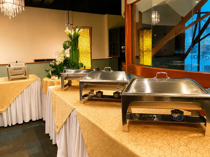 Estación de buffet preparada para un evento en Restaurante Siete Mares